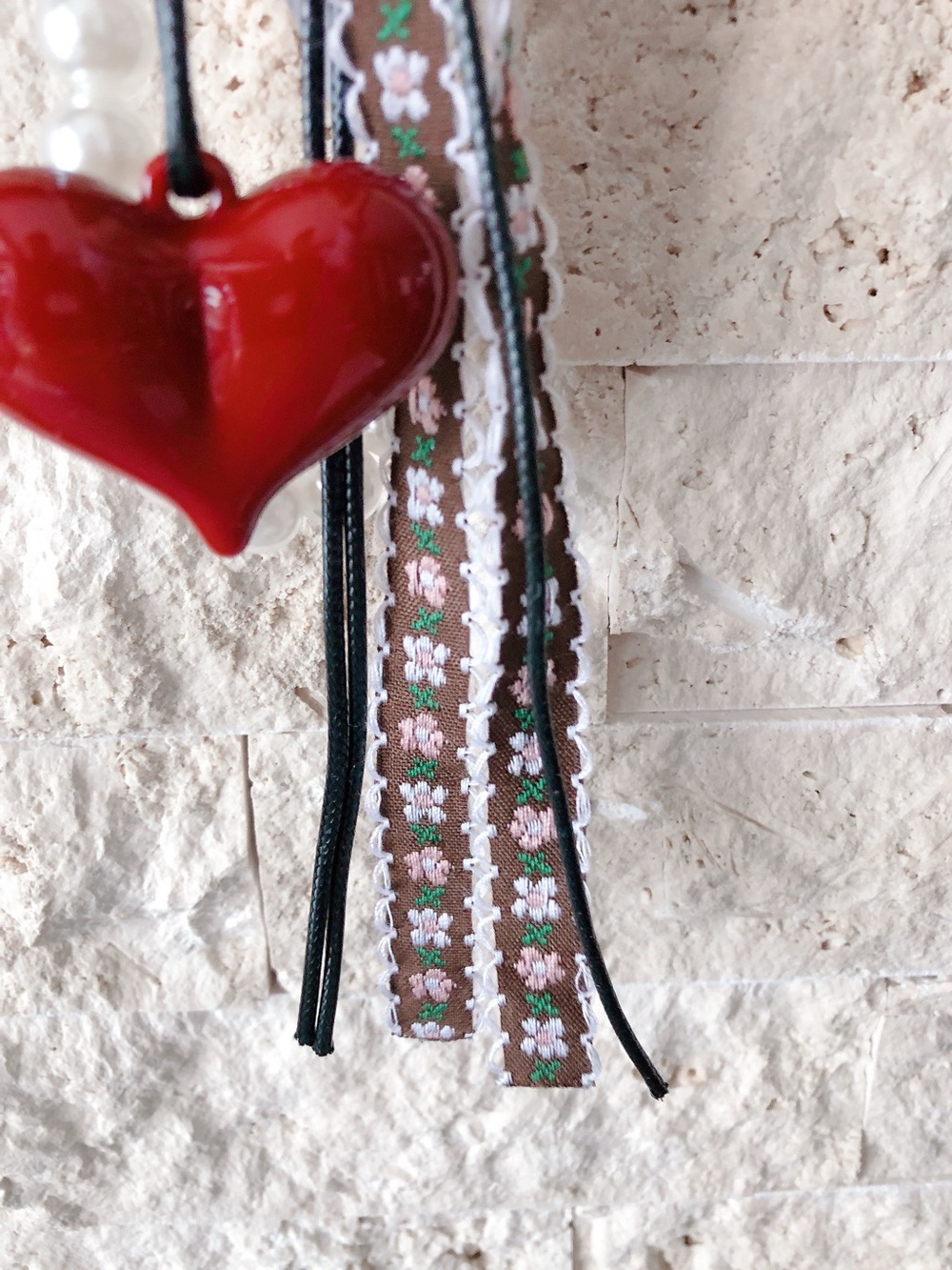 Bag charm key chain Red Heart with Pearl & Floral Tassels - Picture 5 of 6